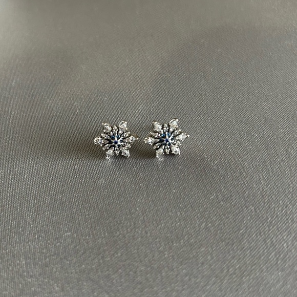 Pandora Snowflakes Earrings Authentic - Picture 3 of 5